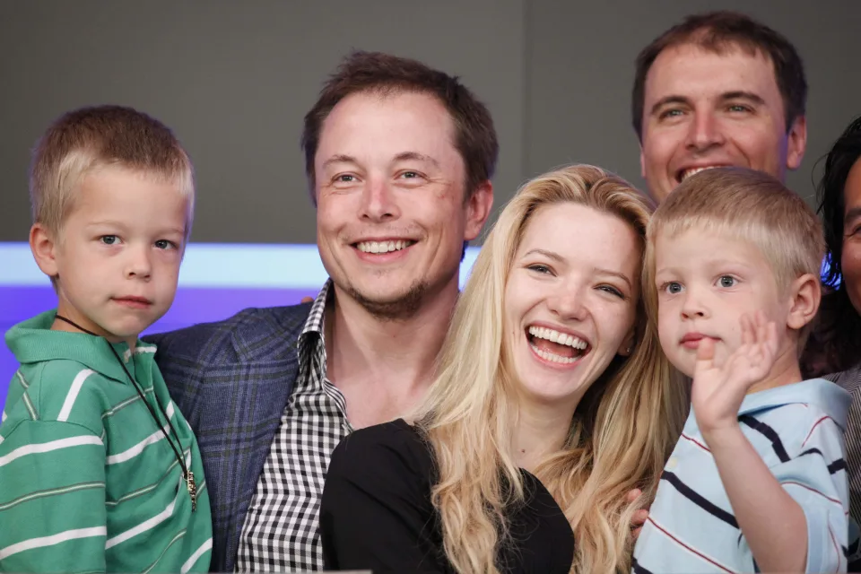 Elon Musk med ekskonen Talulah Riley og hans tvillingesønner