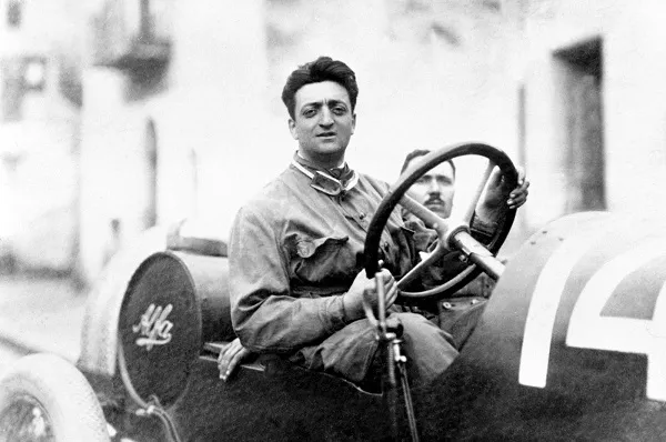 Enzo Ferrari racerportræt 1918