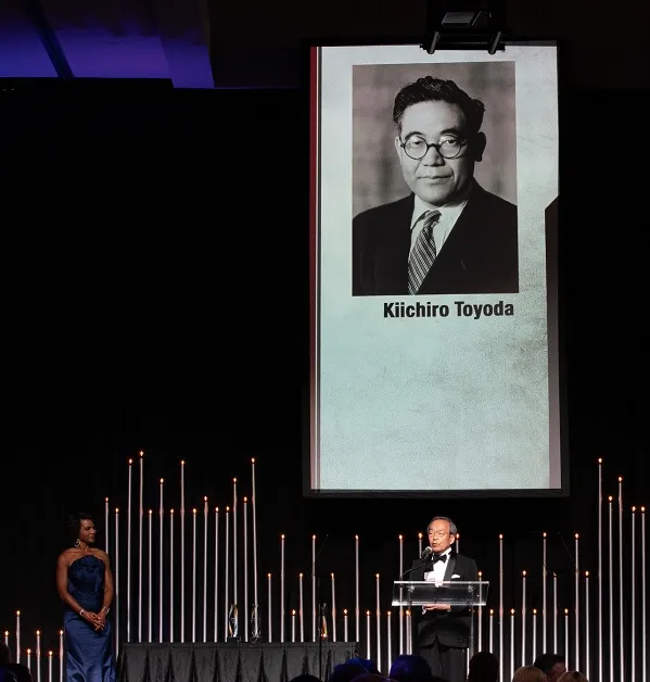 Kiichiro Toyoda introduktionsceremoni til Automotive Hall of Fame 1994