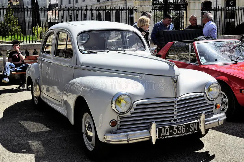 Peugeot 203 blev lanceret i 1948