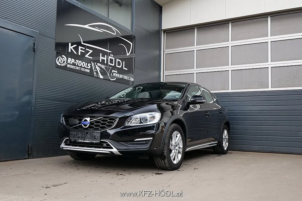 Volvo S60 Cross Country D4 AWD Momentum Geartronic Image 1