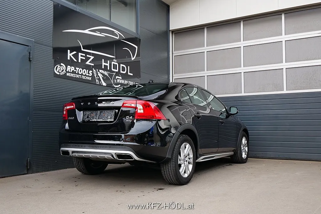 Volvo S60 Cross Country D4 AWD Momentum Geartronic Image 2