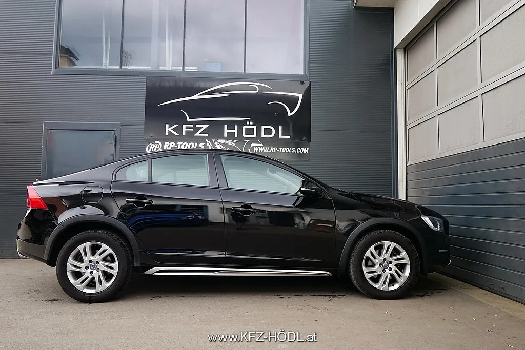 Volvo S60 Cross Country D4 AWD Momentum Geartronic Image 5