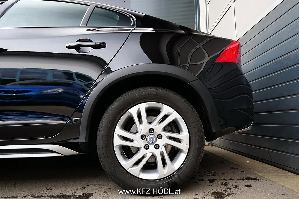 Volvo S60 Cross Country D4 AWD Momentum Geartronic Image 8