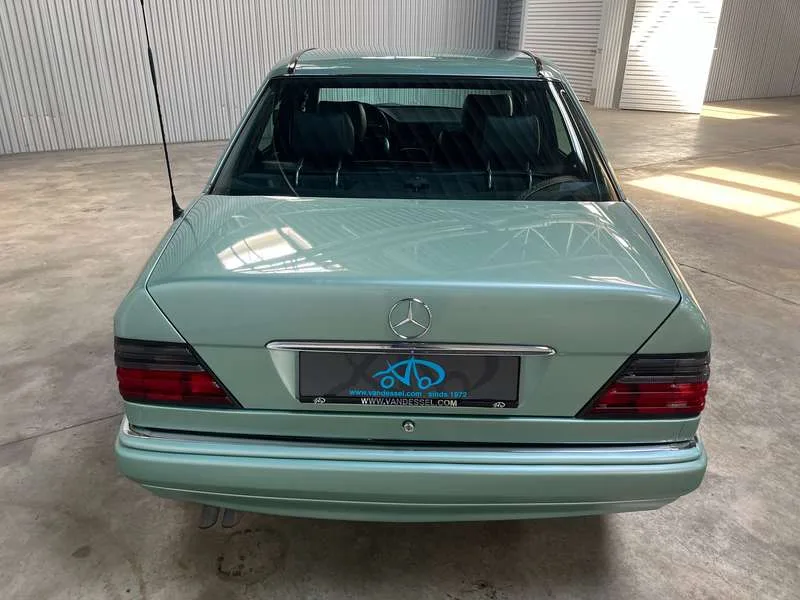 Mercedes-Benz E 500 Oldtimer Image 12