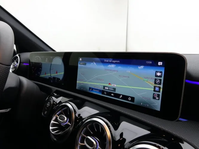 Mercedes-Benz A-Klasse A200 163 Sedan AMG Line + GPS Wide Screen + LED Lights Image 9