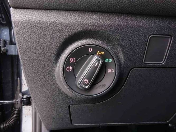 Seat Arona 1.0 TSi 110 FR + GPS + Virtual + Red Pack + Park Assist + Full LED Image 9