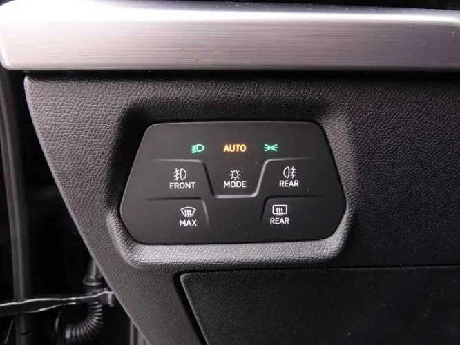 Seat Leon 1.5 TSi 150 FR Sportswagon + GPS + Virtual + Winter + LED Lights Image 9
