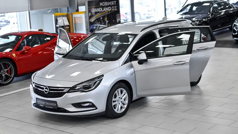 Opel Astra Sports Tourer 1.6d Edition Image 1