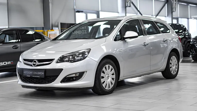 Opel Astra Sports Tourer 2.0 CDTi Cosmo Automatic Image 4