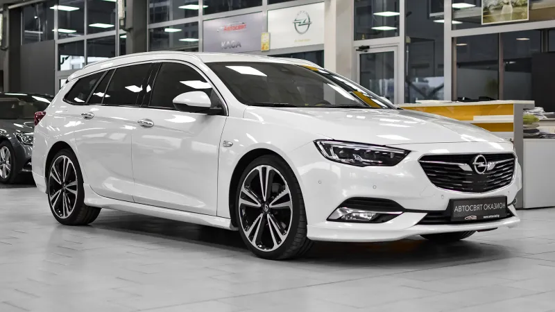 Opel Insignia Sports Tourer 2.0 CDTi Exclusive Image 5