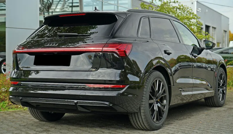 Audi E-Tron 55 Quattro S-line =Black Edition= Carbon Гаранция Image 4