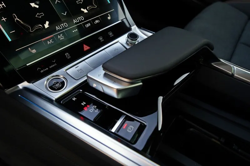 Audi E-Tron 55 Quattro S-line =Black Edition= Carbon Гаранция Image 6