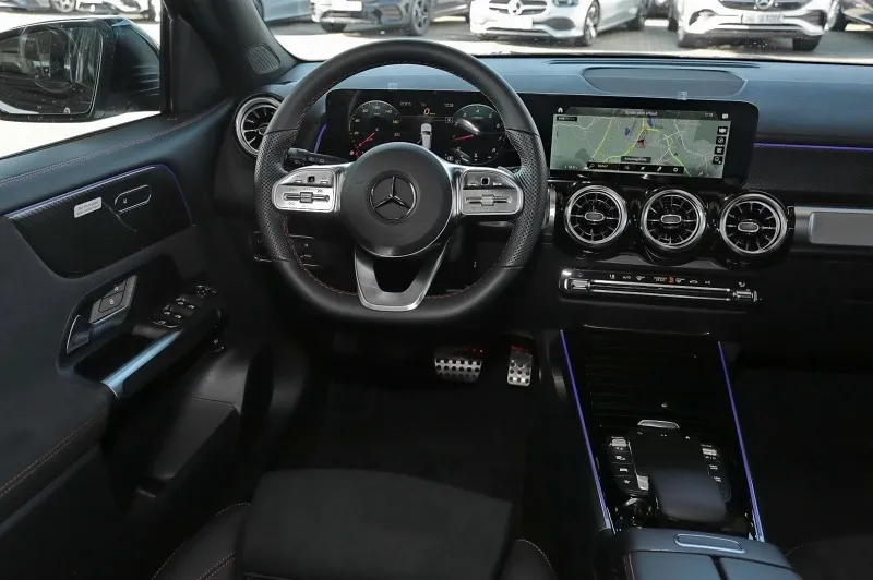 Mercedes-Benz GLB 200 4Matic =AMG= Carbon/Panorama Гаранция Image 5