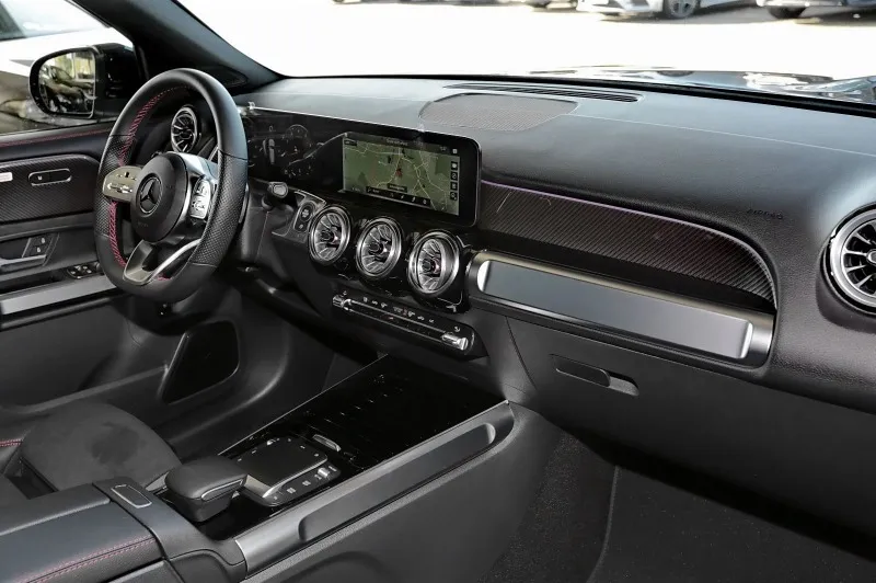 Mercedes-Benz GLB 200 4Matic =AMG= Carbon/Panorama Гаранция Image 6