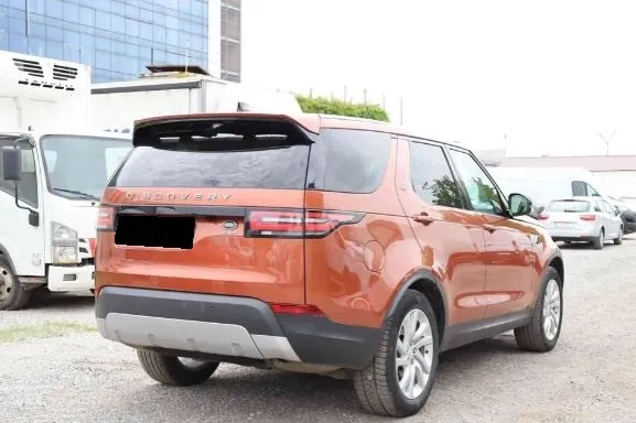 Land Rover Discovery 3.0 TDV6 HSE Image 5
