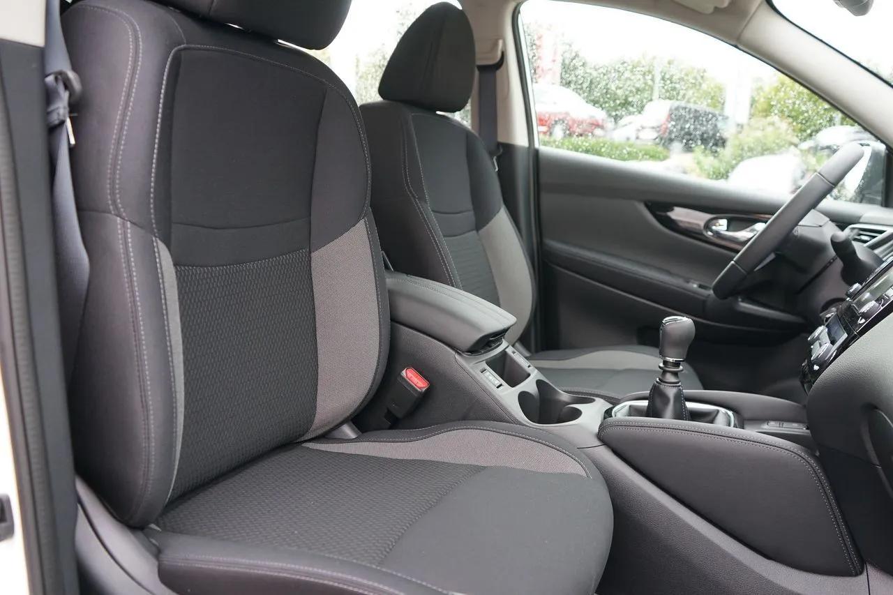 Nissan Qashqai 1.3 DIG-T...  Image 9