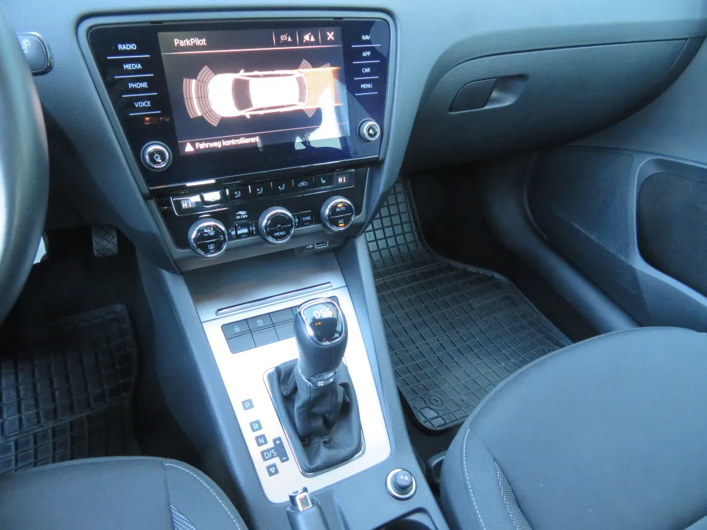 Skoda Octavia COMBI 1.4 TSI DSG AMBITION*NAVI*PDC* Image 9