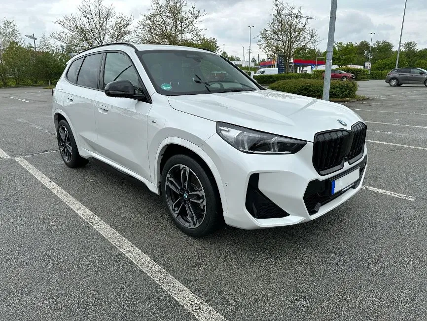 BMW X1 xDrive23i M Sportpaket Image 1