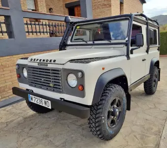Land Rover Defender 90 único