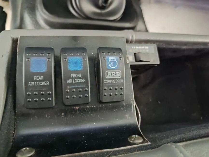 Land Rover Defender 90 único Image 7