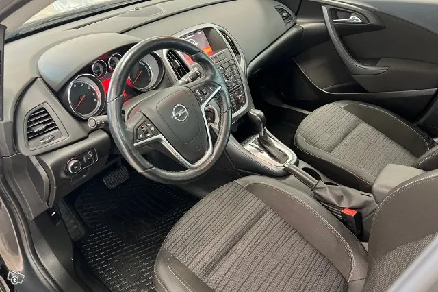 Opel Astra Sports Tourer Drive 1,4 Turbo 103kW AT * Koukku / eruutus-kamera* Image 8