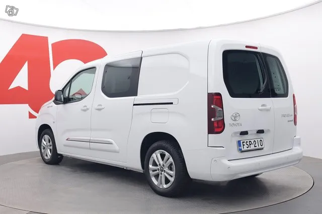 Toyota Proace L2 Premium 50 kWh 5-ovinen - Uusi auto heti toimitukseen Image 3
