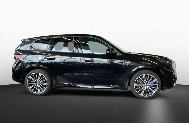 BMW iX1  Image 3