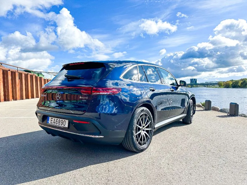 Mercedes-Benz EQC 400 AMG Image 4