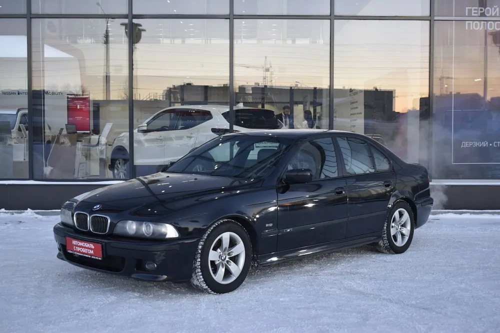 BMW 5  Image 1