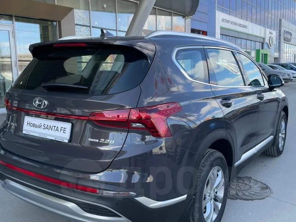 Hyundai Santa  Image 1