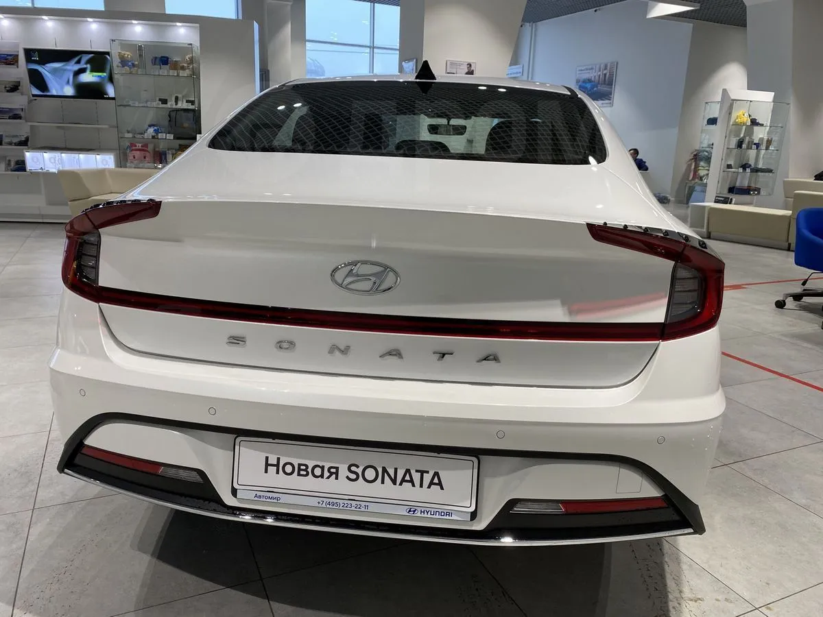 Hyundai Sonata  Image 2