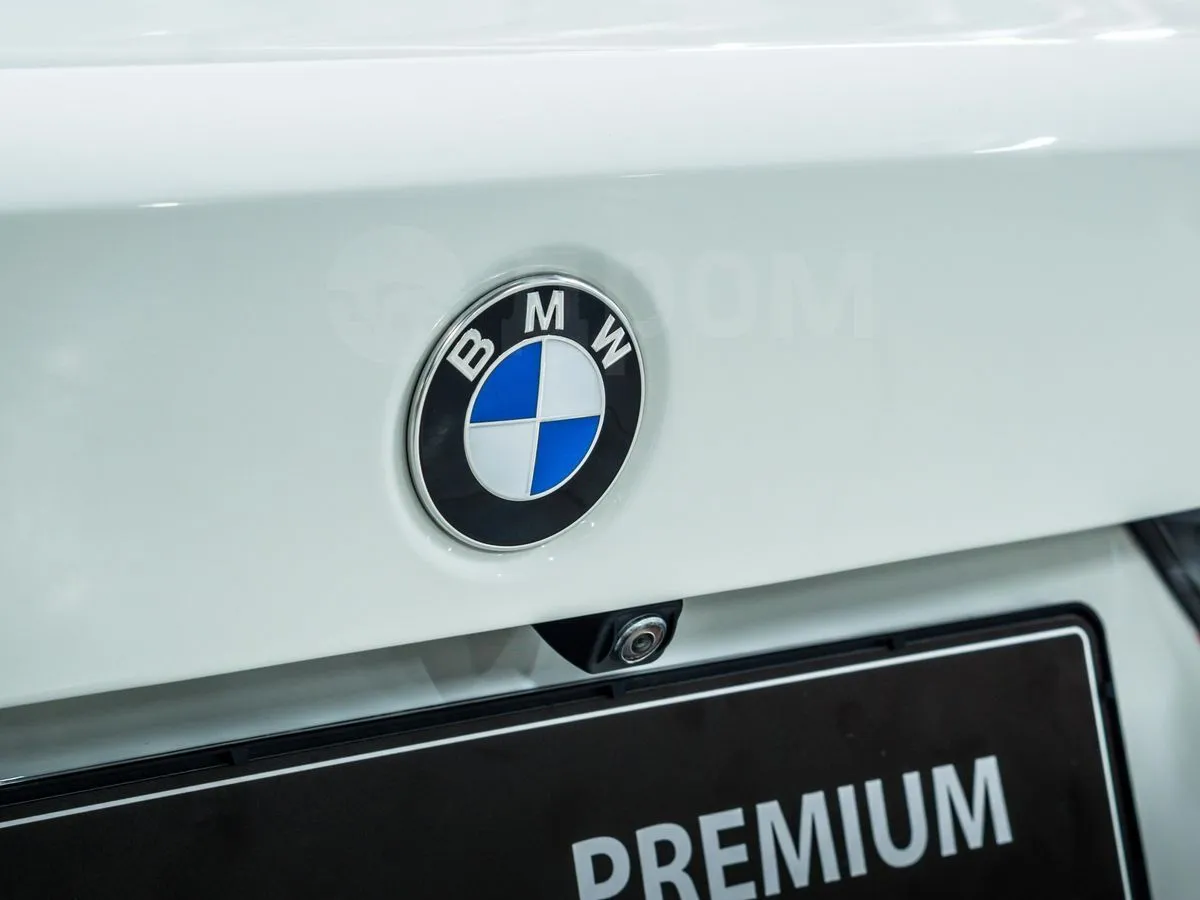 BMW 3-Series  Image 9