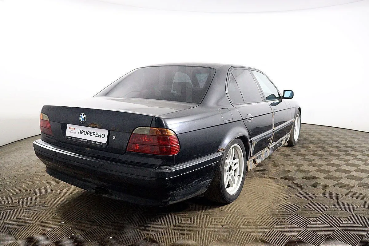 BMW 7-Series  Image 5