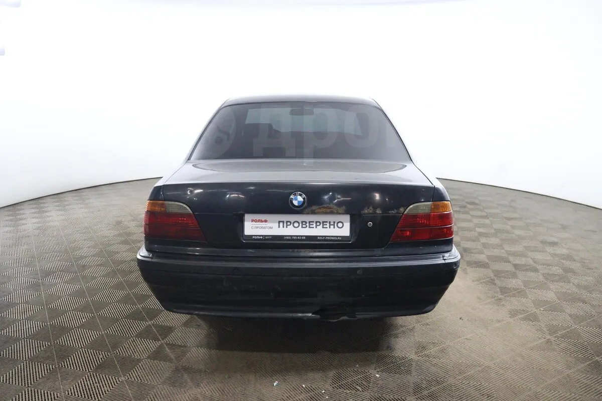 BMW 7-Series  Image 6