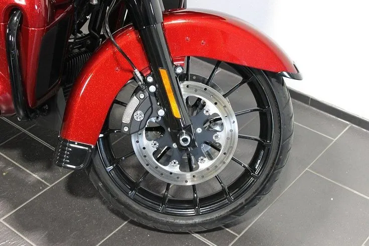 Harley-Davidson FLTRXS  Image 5